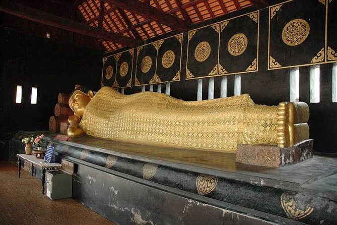 Private Tour: Chiang Mai City and Temples - Wat Suan Dok and the white memorial chedis