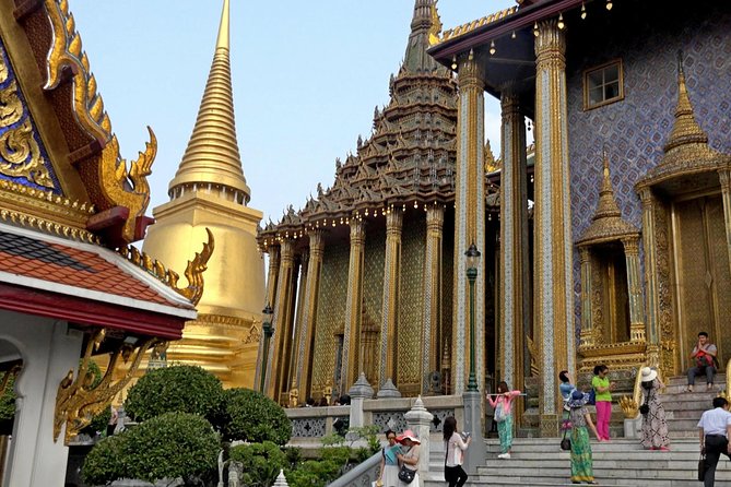 Private Tour: Grand Palace & Emerald Buddha Temple Experience - Seeing Wat Phra Kaew and the Emerald Buddha