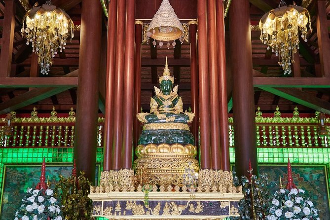 Private Tour: Grand Palace & Emerald Buddha Temple Experience - Choosing the right time and pace