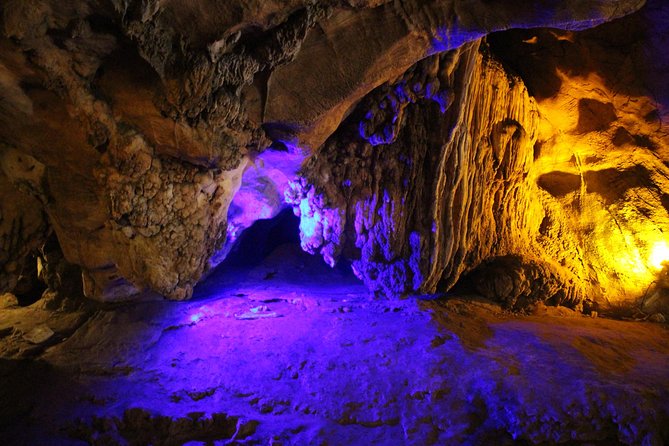 Private tour] Perfect day! Sticky waterfall + ChiangDao Cave + Wat BandenTemple - Wat Ban Den and its grand collection of buildings