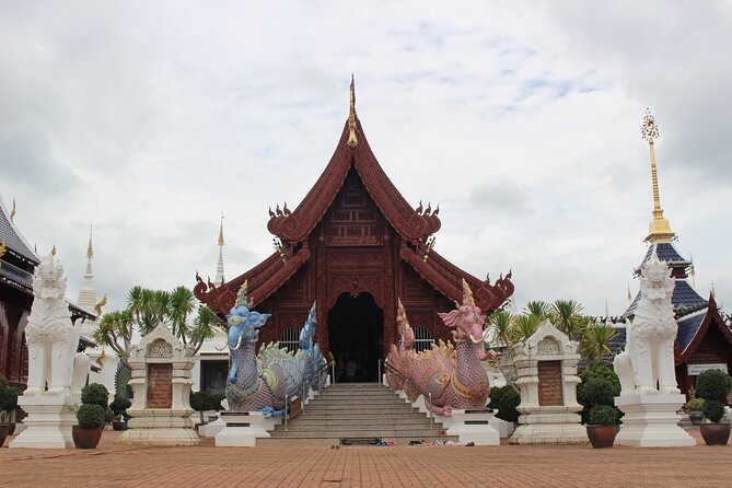Private tour] Perfect day! Sticky waterfall + ChiangDao Cave + Wat BandenTemple - The private vehicle and guide make a difference