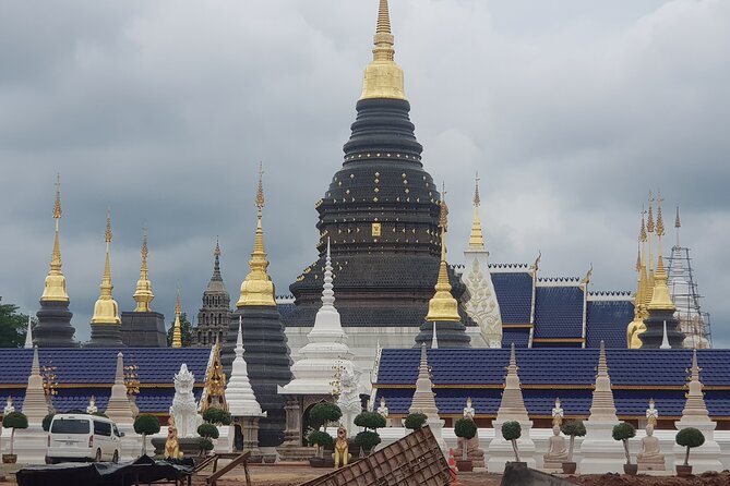 Private tour] Perfect day! Sticky waterfall + ChiangDao Cave + Wat BandenTemple - Lunch, weather, and the real pace of the day