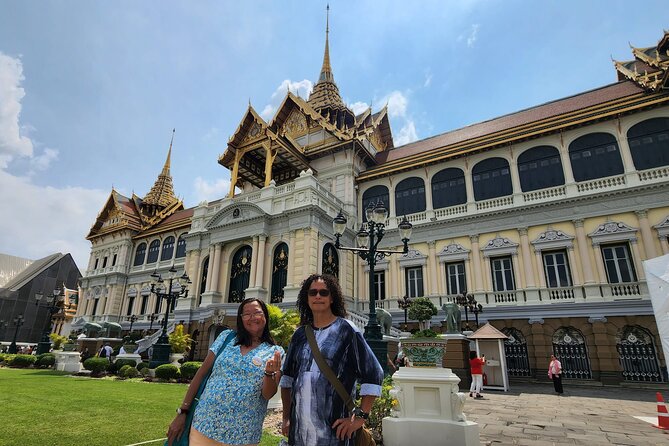 Private Tour: Temples Tour of Bangkok - Chinatown, the flower market, and the drive to the old city
