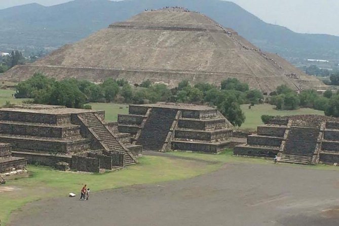 Private Tour: Teotihuacan and Guadalupe Shrine - Private transportation and the guide experience