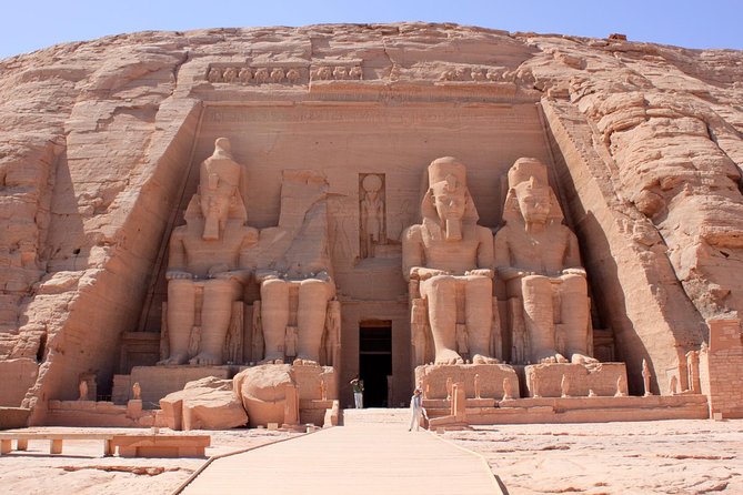 Private Tour to Abu Simbel Temples by Vehicle from Aswan - Leaving Aswan in a private, air-conditioned vehicle