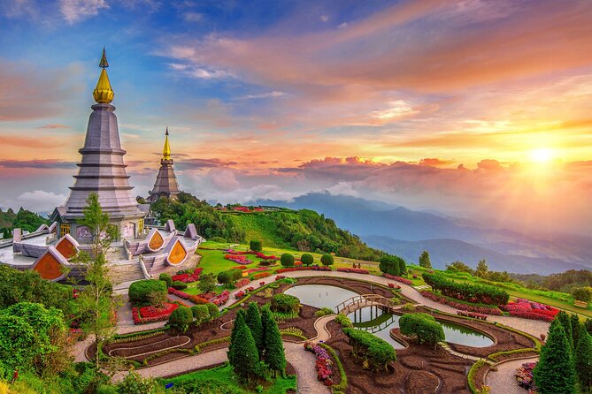 Private Tour to Doi Inthanon including Twins Pagodas and Hiking - The morning drive to Thailand’s highest point