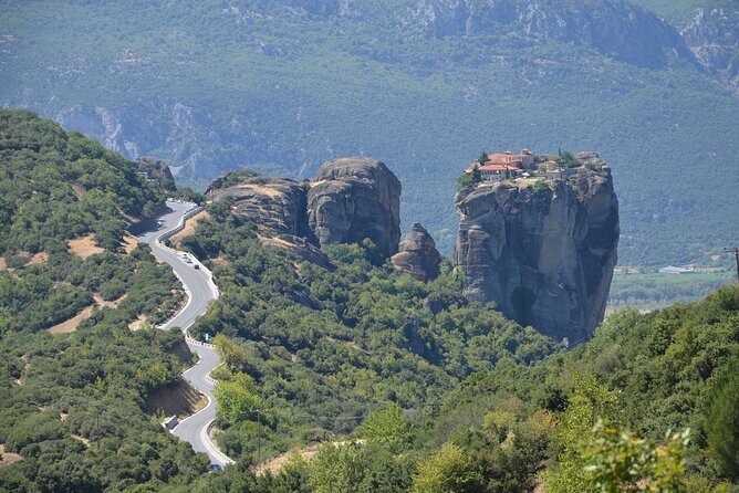 Private Tour to Monasteries of Meteora & Thermopylae from Athens - Kalambaka lunch beneath the rocks