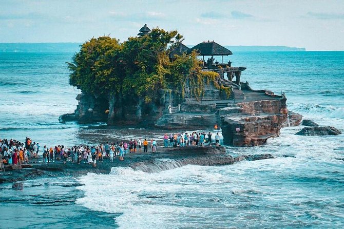 Private Tour: Ubud and Tanah Lot Day Tour - Waiting for sunset at Tanah Lot