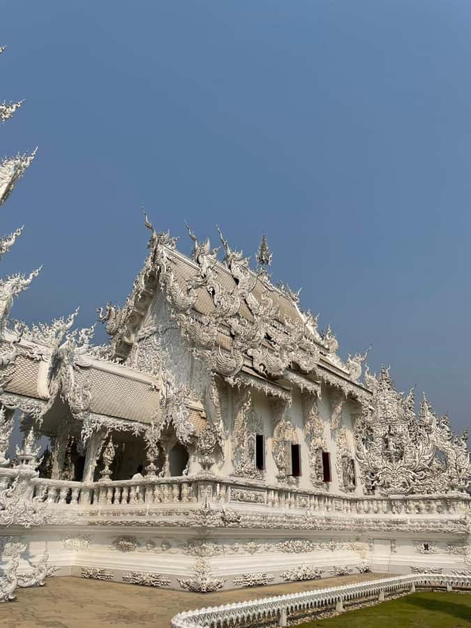Private trip Chiang Rai Day trip, White Temple, Blue temple - Blue Temple brings a different mood