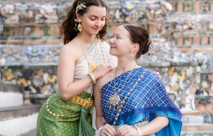 Professional Thai Costume Photography at Wat Arun, Bangkok - Adding a traditional Thai costume