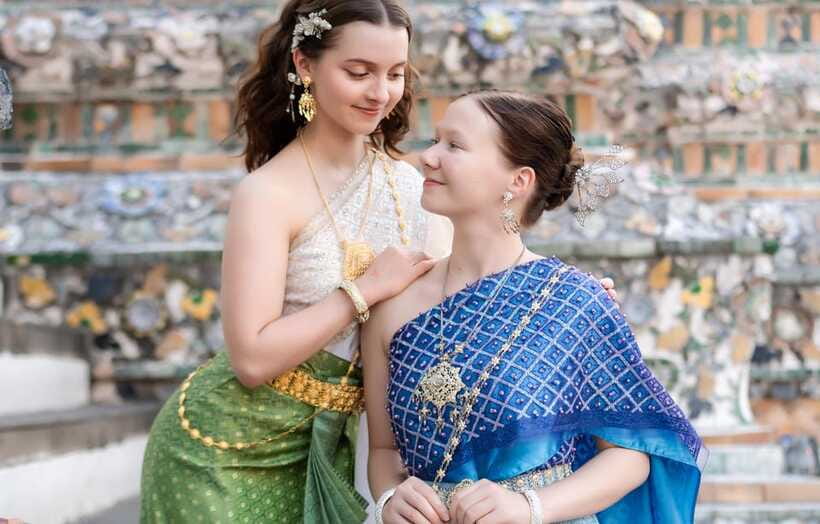 Professional Thai Costume Photography at Wat Arun, Bangkok - Should you book the Wat Arun photo session?