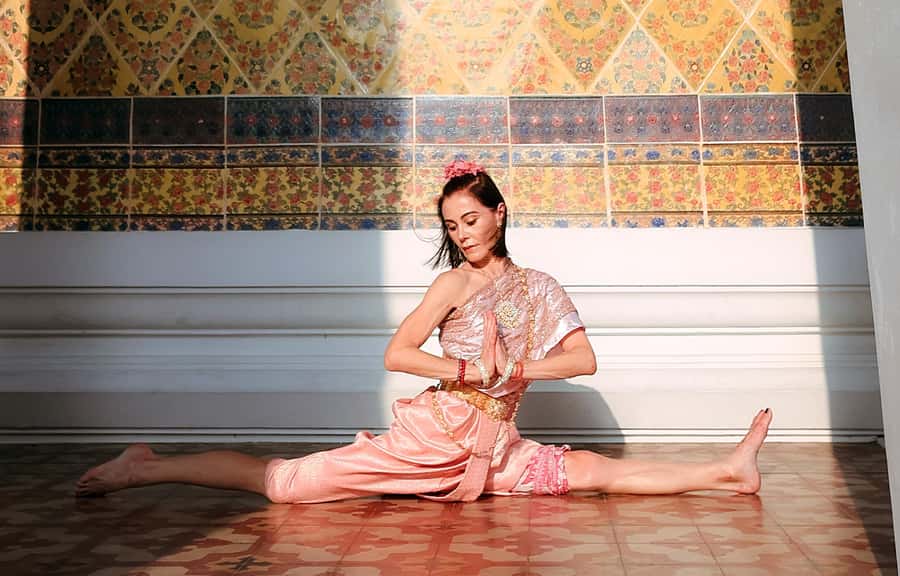 Professional Thai Costume Photography at Wat Arun, Bangkok - What happens during the one or two-hour session