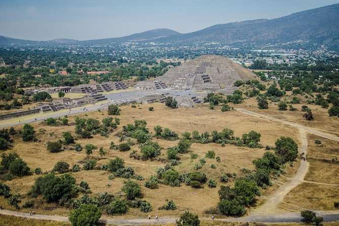 Pyramids of Teotihuacan, Guadalupe Shrine & Tlatelolco Tour - Pickup, traffic, and the shape of the day
