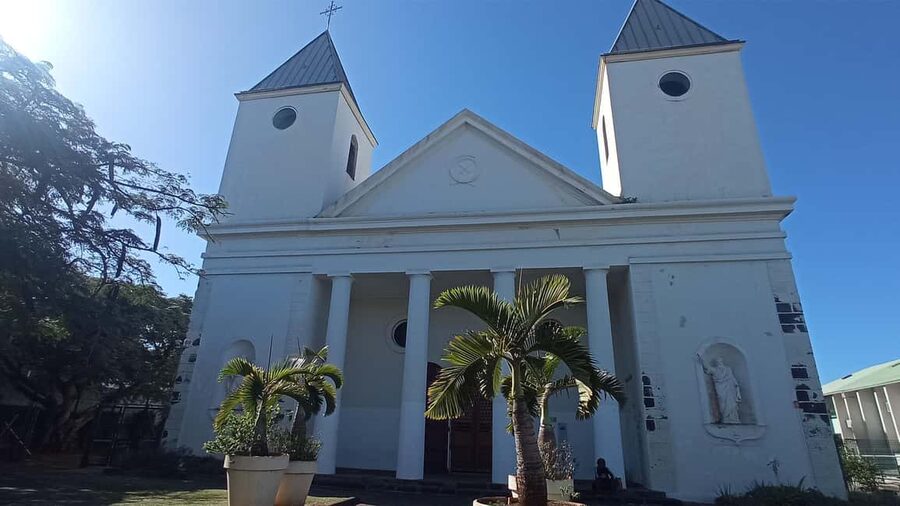 Réunion Island: Temples and religions Half-day tour - The 8:00 am pickup and ride to Saint-Pierre
