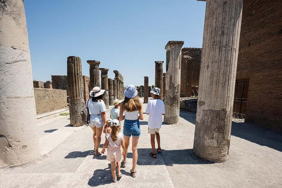 Rome: Temples, Squares & Markets Guided Walking Tour - Why this route works for first-time Rome visitors