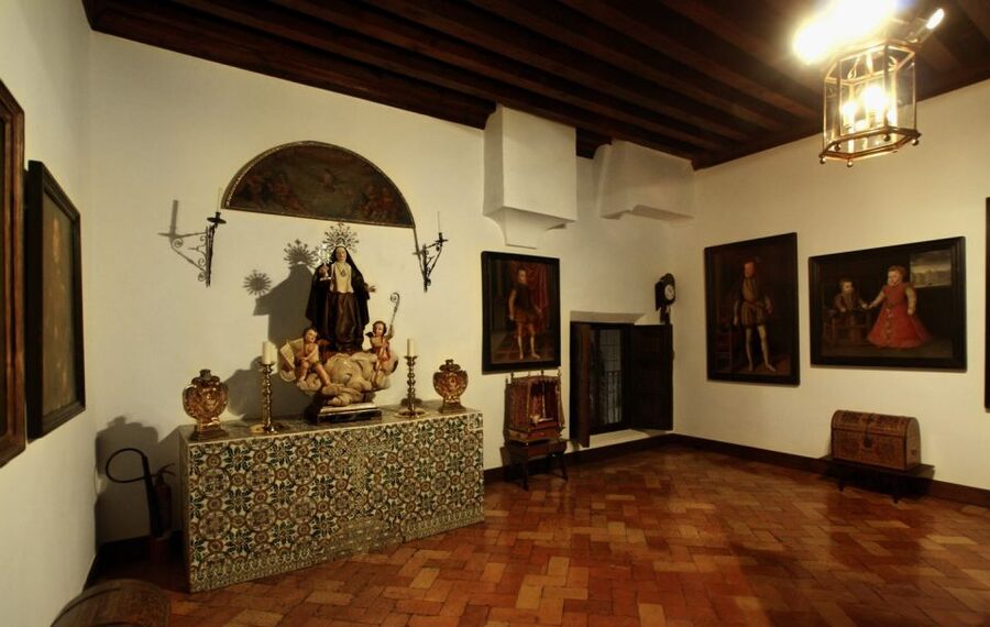 Royal Monastery of the Barefoot nuns: Guided Tour + Tickets - Who will enjoy this monastery tour?
