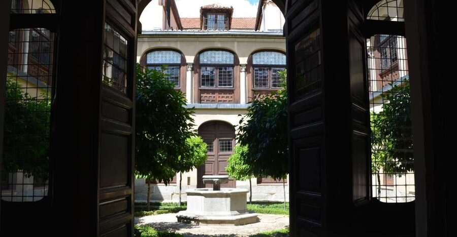 Royal Monastery of the Barefoot nuns: Guided Tour + Tickets - Why the plain exterior is part of the story