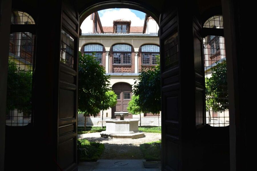 Royal Monastery of the Barefoot nuns: Guided Tour + Tickets - The one-hour guided visit inside Descalzas Reales