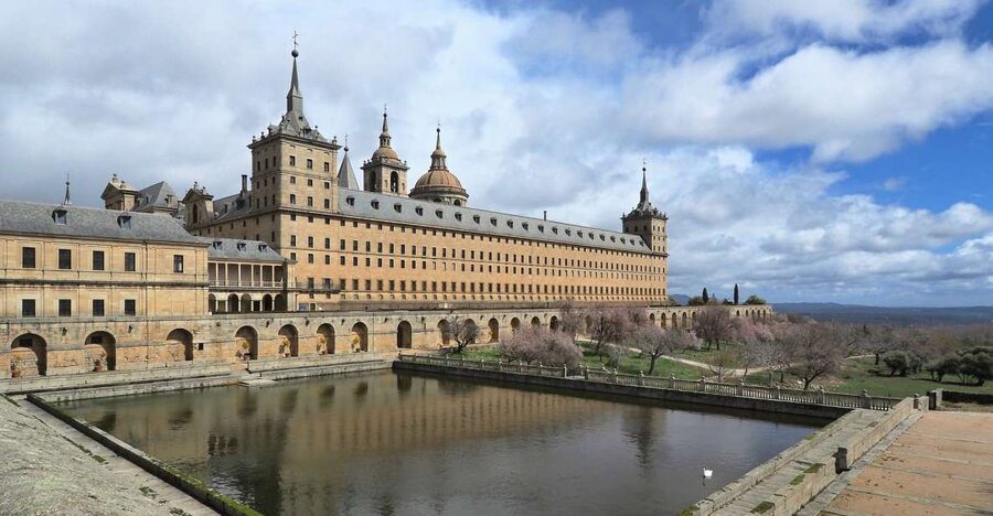 San Lorenzo de El Escorial: Monastery and Site Guided Tour - Why El Escorial deserves your time