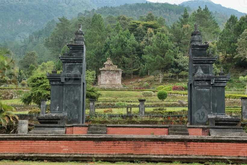 SEMARANG TOURS : GEDONGSONGO TEMPLE/TRAIN MUSEUM AMBARAWA - A private car that works best for four people