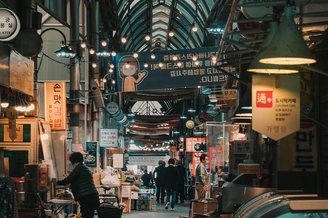 Seoul Night Palace & Market Food Tour with Vehicle - Jogyesa Temple and a quieter finish