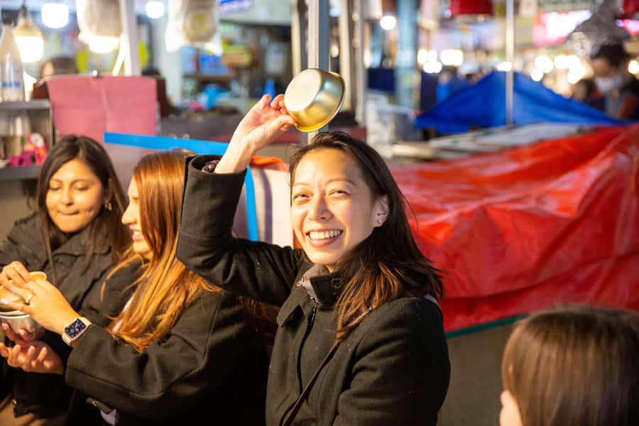 Seoul: Palace, Temple and Market Guided Foodie Tour at Night - Why this night tour works so well