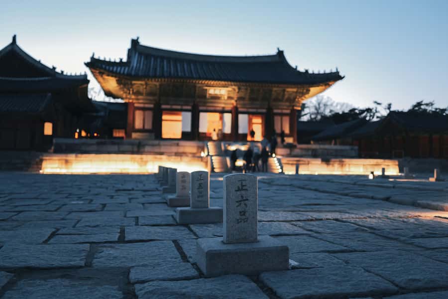 Seoul: Palace, Temple and Market Guided Foodie Tour at Night - Jogyesa Temple and the quieter finish