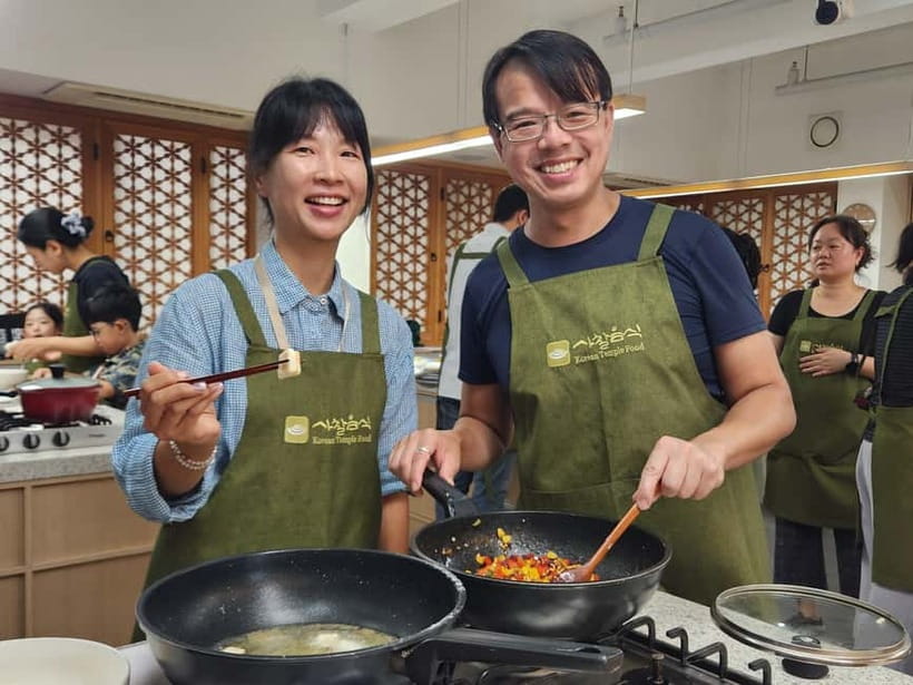 Seoul: Vegan Temple Food Class, Jogyesa & Changdeokgung Tour - Why the Temple Kitchen Is the Star