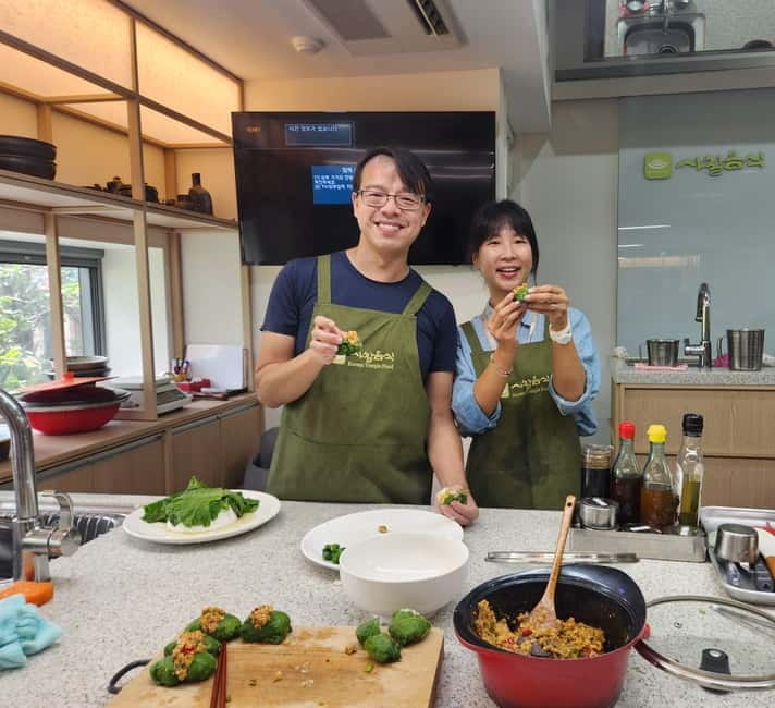 Seoul: Vegan Temple Food Class, Jogyesa & Changdeokgung Tour - Insadong’s Shops, Tea, and Traditional Arts
