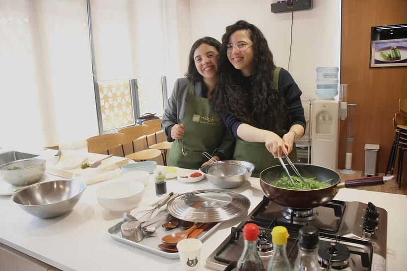 Seoul: Vegan Temple Food Class, Jogyesa & Changdeokgung Tour - Jogyesa Temple and the Living Side of Buddhism