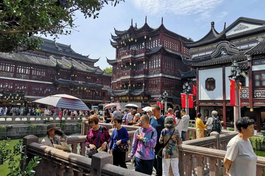 Shanghai: Yu Garden and City God Temple Walking Tour - The City God Temple and local Taoist beliefs