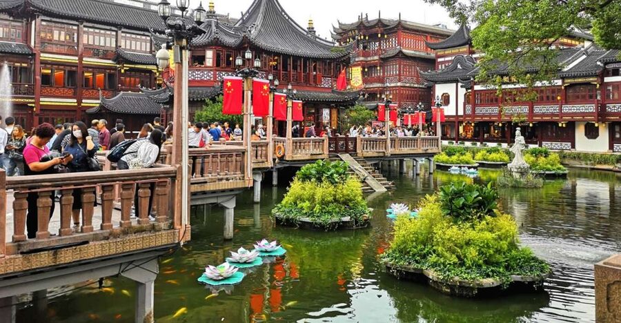 Shanghai: Yu Garden and City God Temple Walking Tour - Yu Garden and its carefully framed views