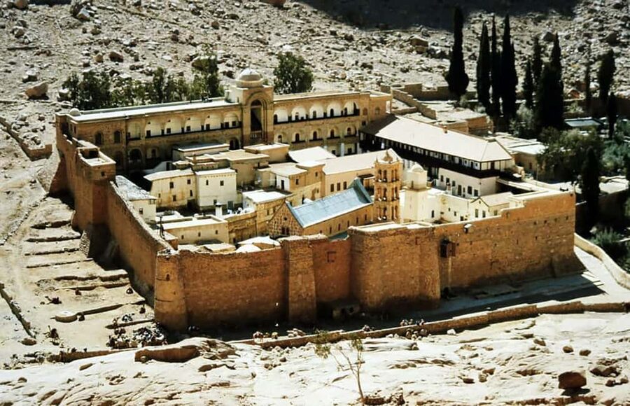 Sharm El Sheikh: Mount Sinai & St. Catherine Monastery Tour - Coming down on rocky ground