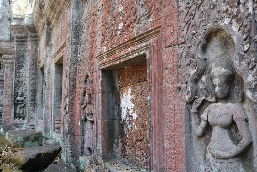 Siem Reap: 2-Day Temple Highlights Sunrise and Sunset Option - Day two begins before dawn at Angkor Wat