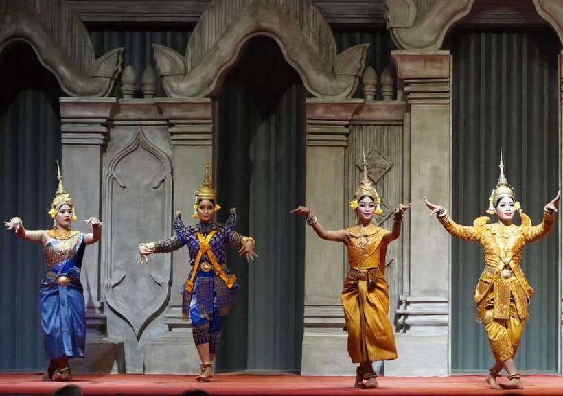Siem Reap: Amazon Angkor Buffet Traditional Fairy Dance Show - What arrives at the buffet
