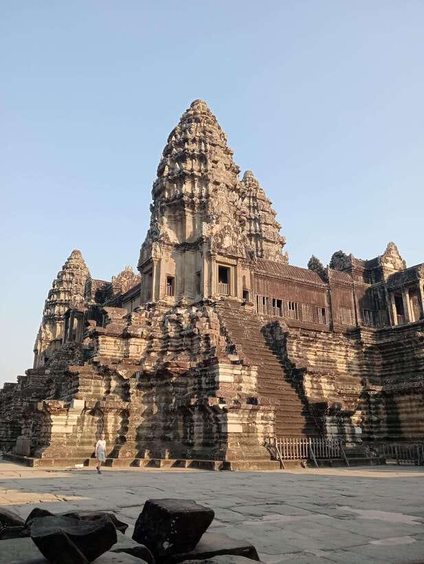 Siem Reap: Angkor Full-Day Group Tour with Japanese Guide - Beng Mealea and Bakong finish the second day