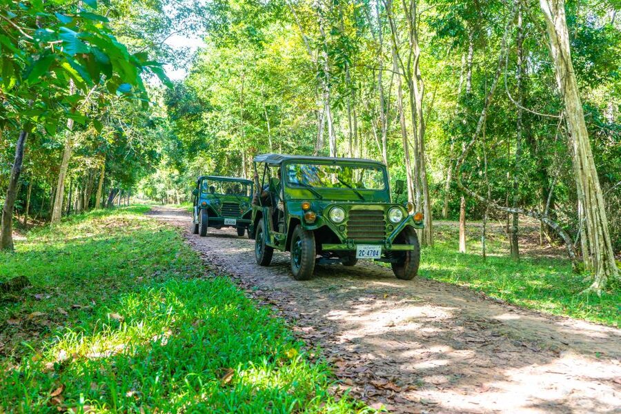 Siem Reap: Angkor Sunrise Jeep Tour / SUV Car Available - Who will enjoy this day most