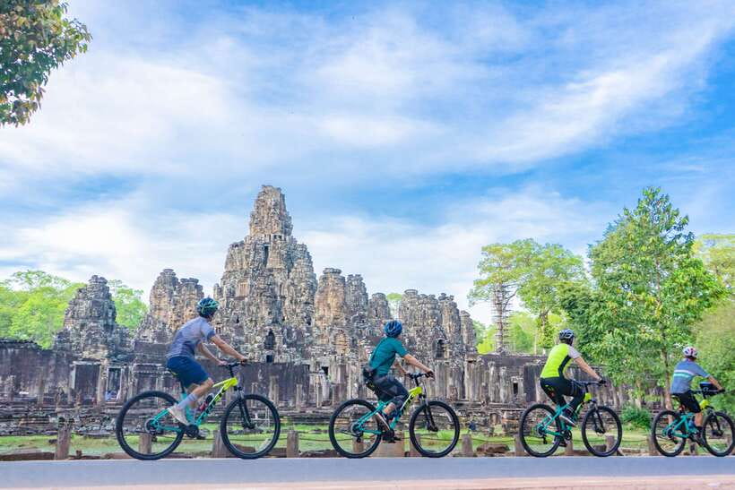 Siem Reap: Angkor Sunset Bike & Boat Tour /E-Bike Available - Angkor Park after the main rush