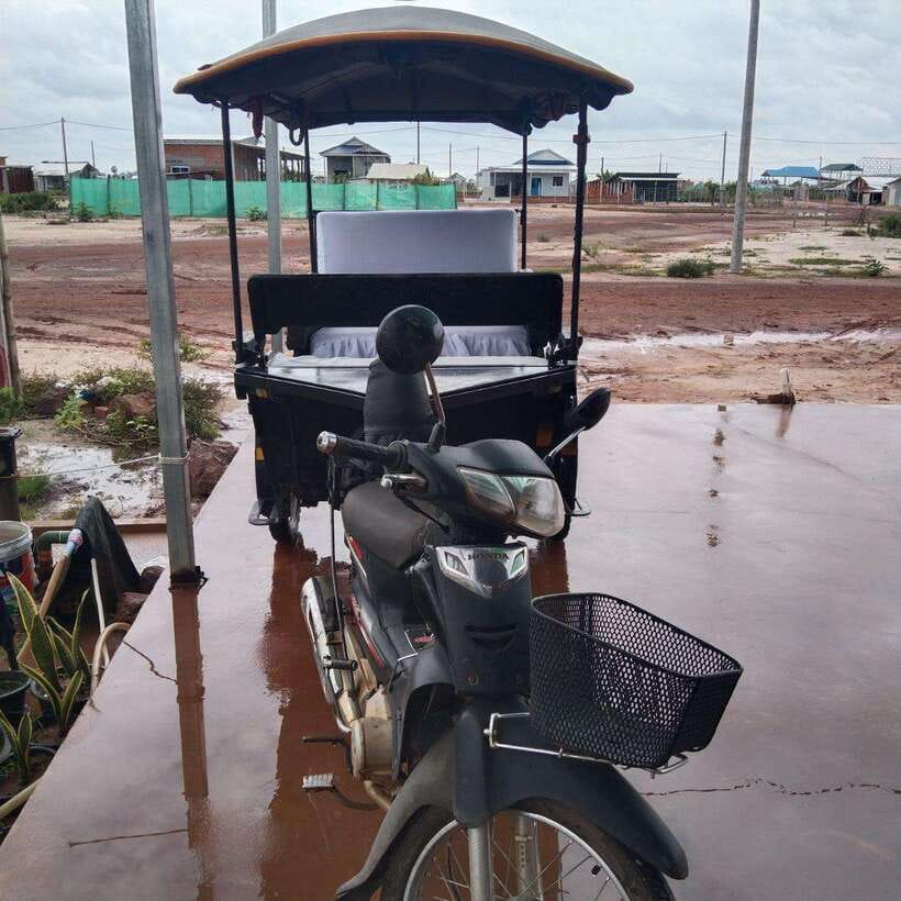 Siem Reap: Angkor Temples Tour by a Private Tuk Tuk - Baphuon, Phimeanakas, and the royal terraces