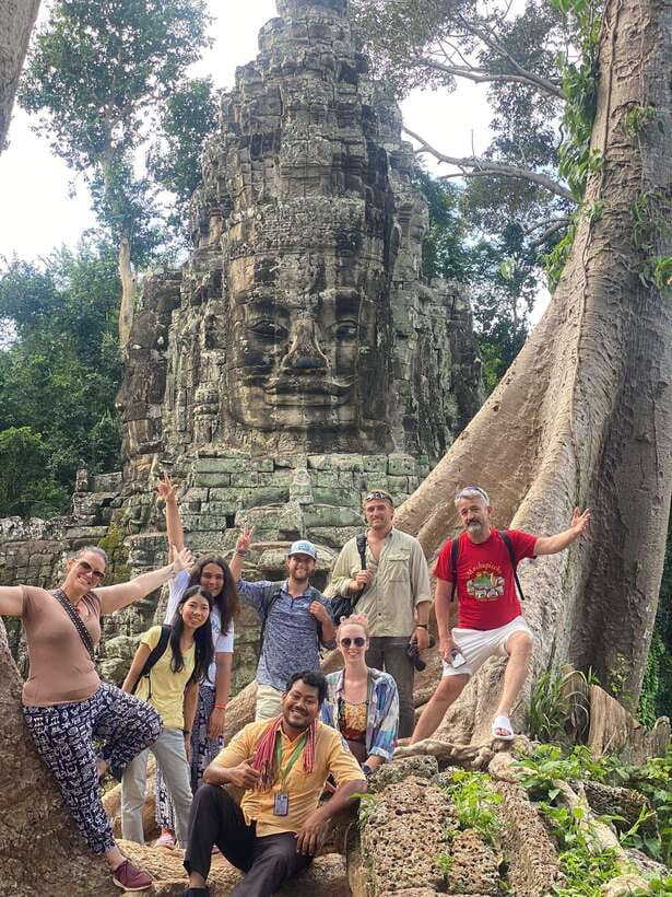 Siem Reap: Angkor Wat 2-Day Tour with Sunrise and Sunset - Guides make the stonework easier to read