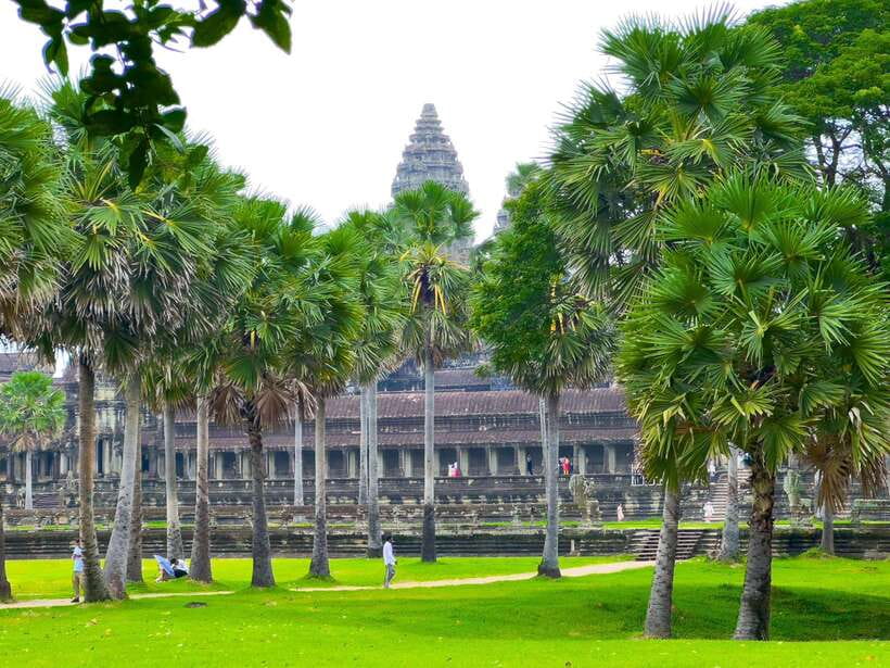 Siem Reap: Angkor Wat, Bayon & Ta Prohm Guided Tour - Leaving Siem Reap for the temple zone