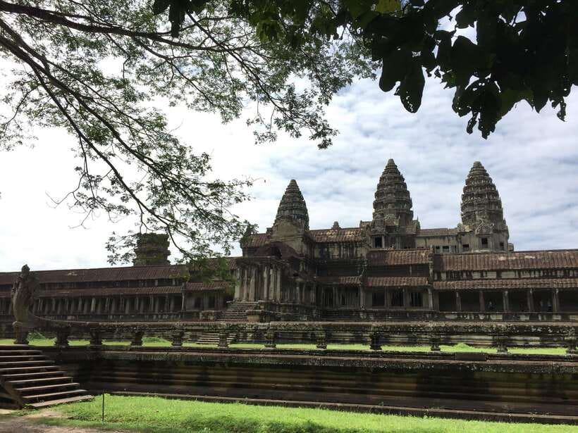 Siem Reap: Angkor Wat Half-Day Trip with Local Guide - First view across the lotus pond