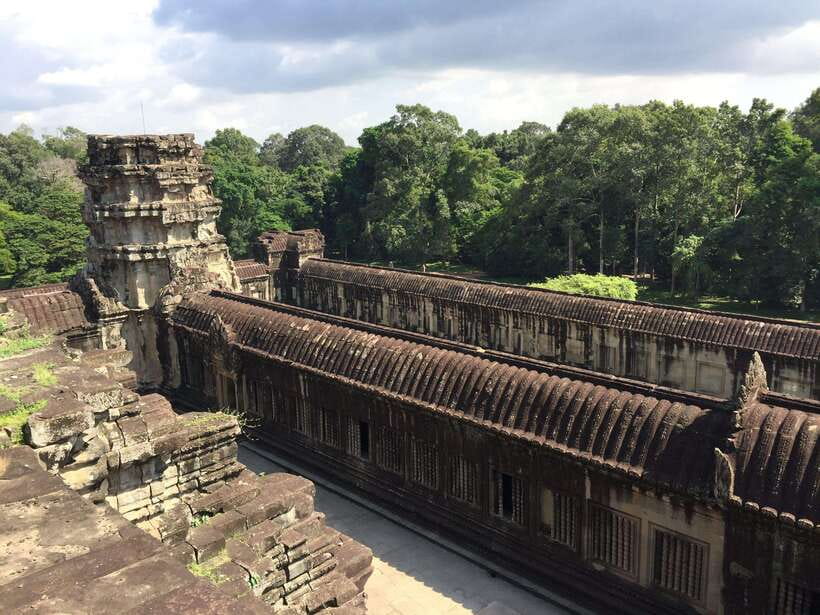 Siem Reap: Angkor Wat Half-Day Trip with Local Guide - What a strong local guide adds