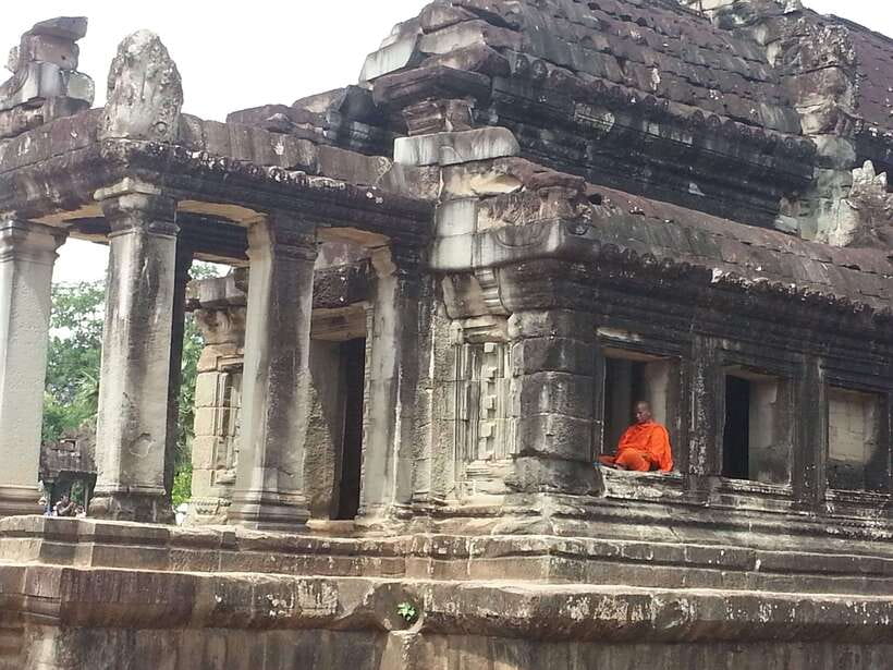 Siem Reap: Angkor Wat Half-Day Trip with Local Guide - Leaving Siem Reap in a private car