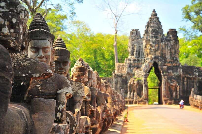 Siem Reap: Angkor Wat Private Tour by Tuk-Tuk - Angkor Wat, the essential first stop
