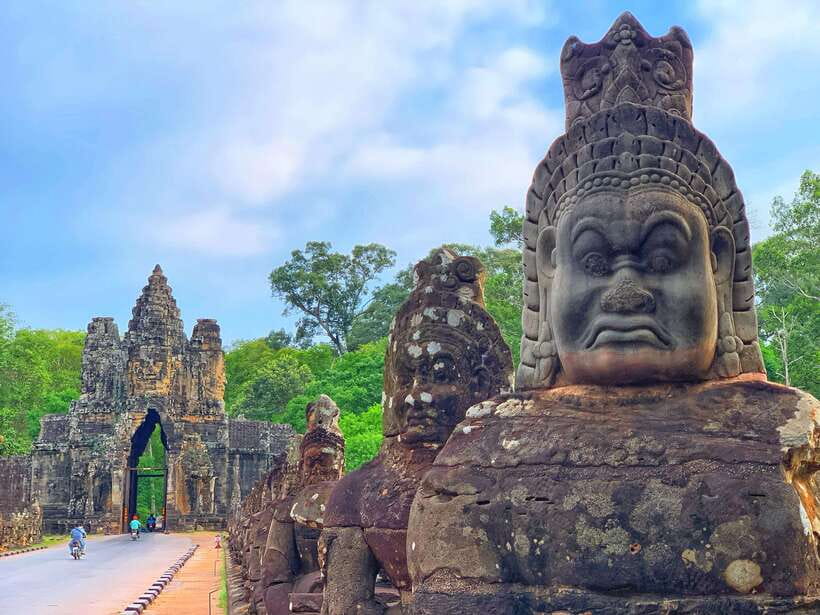 Siem Reap: Angkor Wat Private Tour by Tuk-Tuk - Ta Keo, a stark change of mood