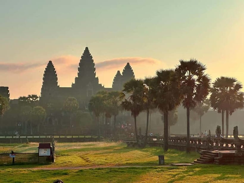 Siem Reap: Angkor Wat Private Tour with Sunrise - Sunrise at Angkor Wat requires an early start