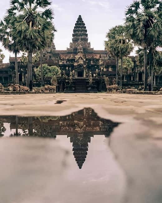 Siem Reap: Angkor Wat Small-Group Day Tour - A small group that stays manageable