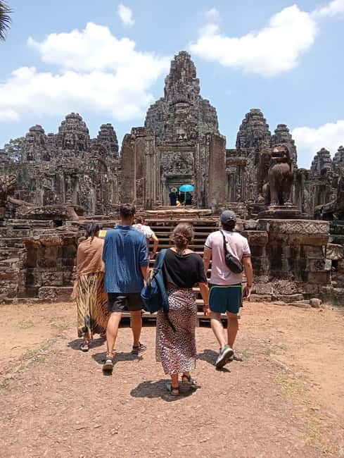 Siem Reap: Angkor Wat Small-Group Day Tour - Lunch at Srah Srang is a useful reset