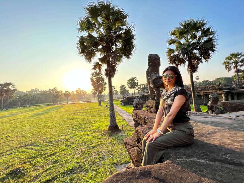 Siem Reap: Angkor Wat Small-Group Day Tour and Sunset - Angkor Thom and the South Gate